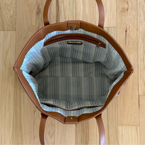 Urban Expressions Valencia Woven Tote Bag in Tan Vegan Leather - Picture 6 of 13